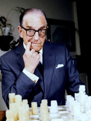 Photo of Stanley Holloway