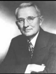 Photo of Dale Carnegie