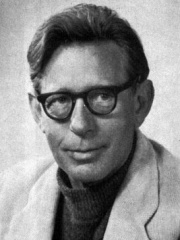 Photo of Laurie Lee