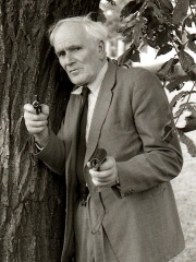 Photo of Desmond Llewelyn