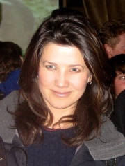 Photo of Daphne Zuniga